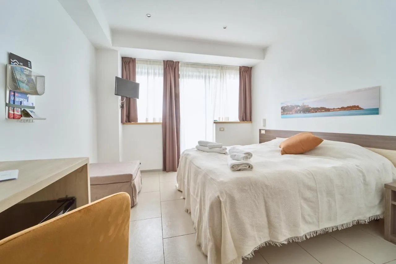 Firmafede Guest House Sarzana 0*,  Italia