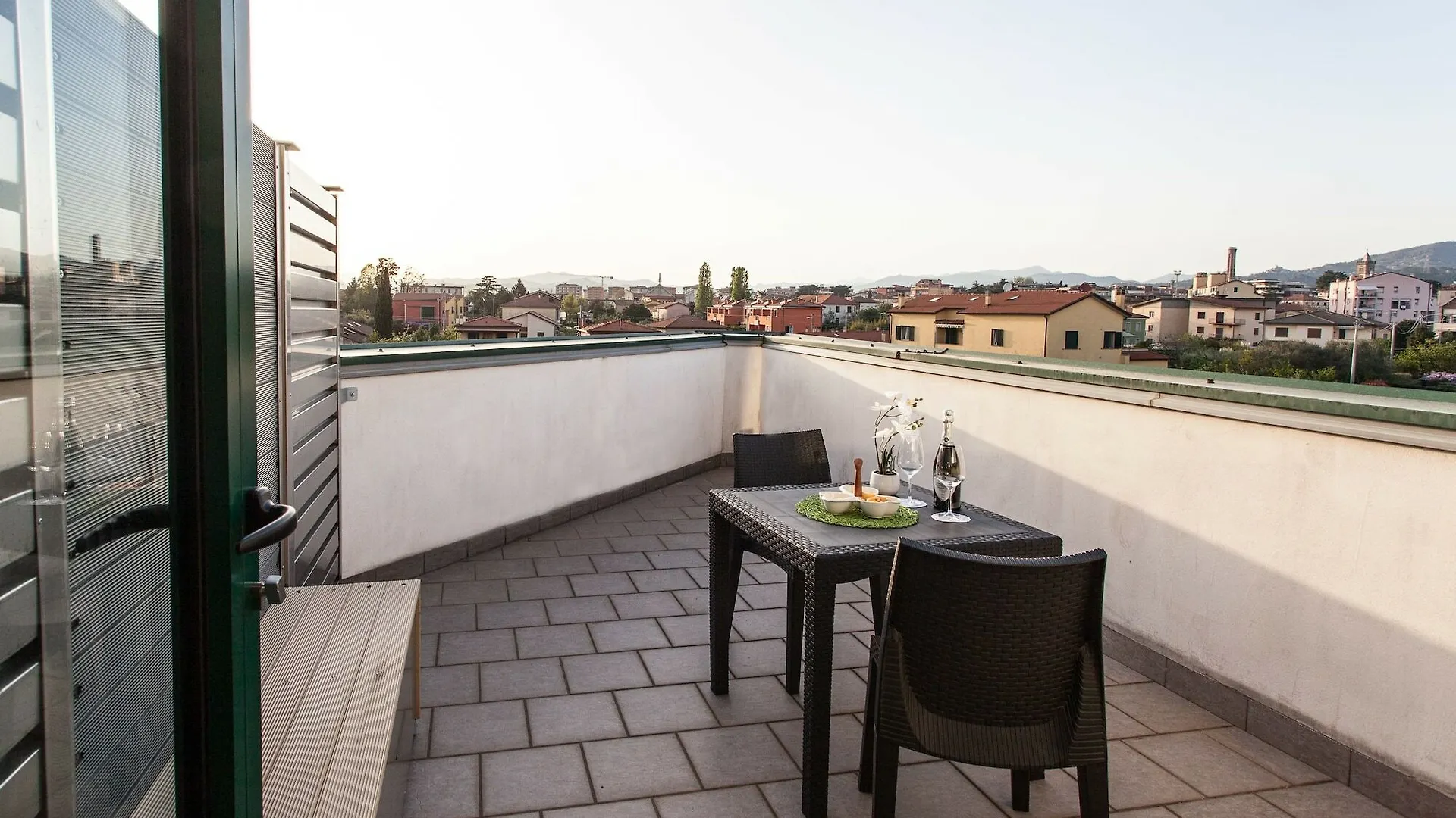 Firmafede Guest House سارزانا