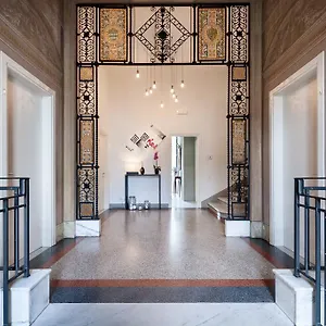 https://lucca-in-villa-lucrezia.it-tuscanyhotel.com